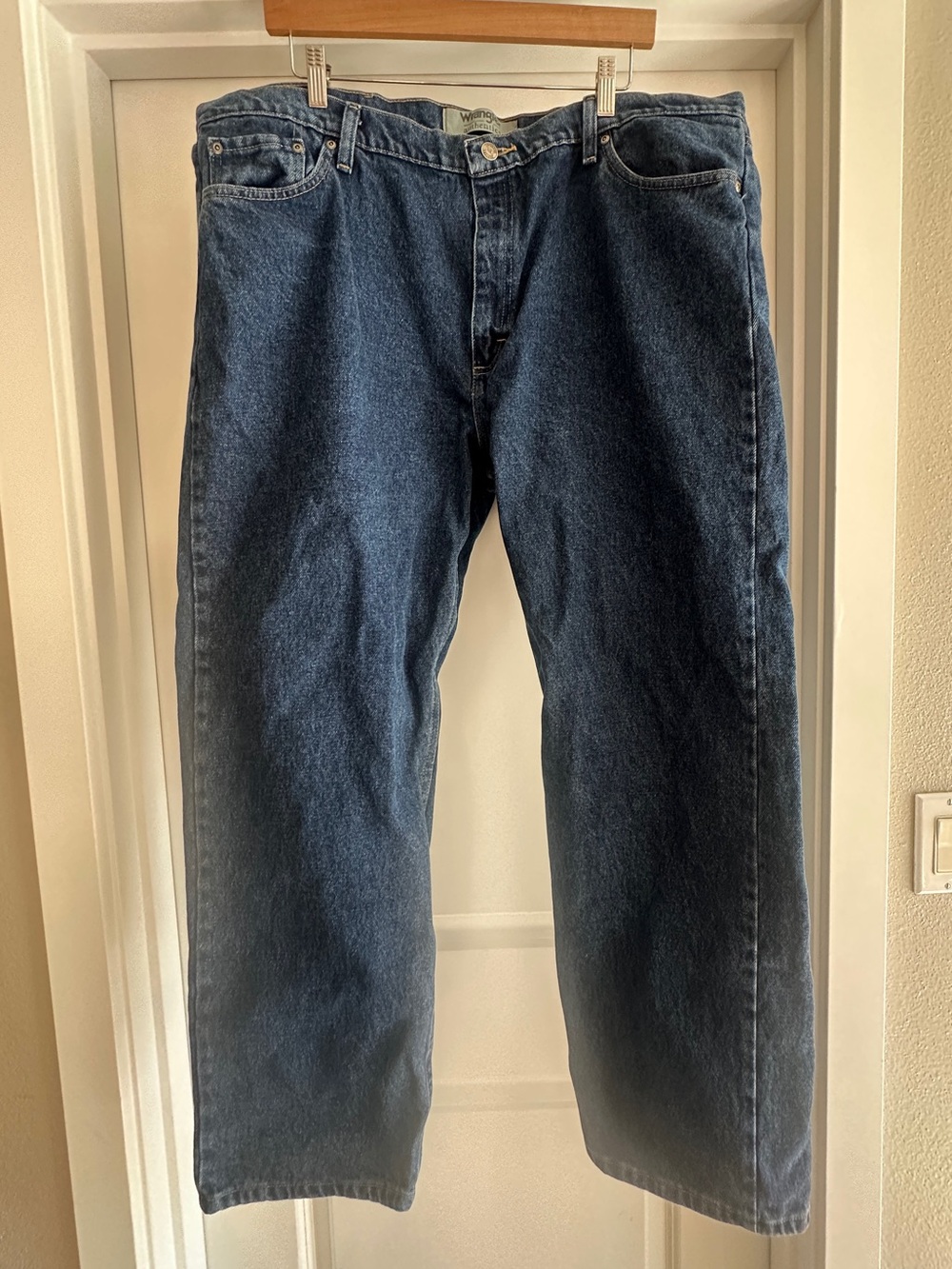 Wrangler Men's Dark Blue Jeans - Classic Straight Fit